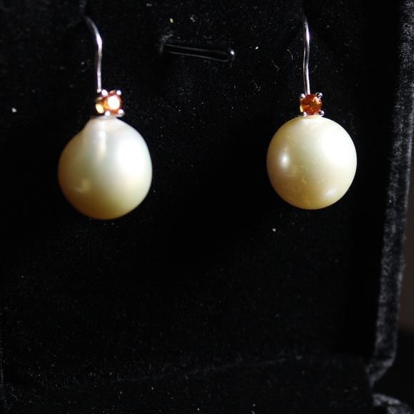 18k Pearl and Sapphire Drop Earrings - Picture 13 of 14